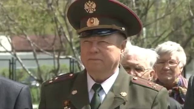 В Кузнецке открыли мемориальную доску ветерану Николаю Емоханову смотреть онлайн