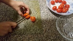Салат с Курицей , грибами,помидором. Салат очень вкусный и сытный.