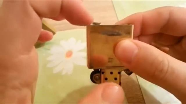 Важный нюанс в заправке Zippo смотреть онлайн