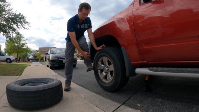 Nissan Xterra TIRE Change смотреть онлайн