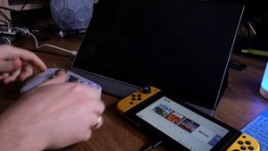 Портативный USB монитор с сенсорным экраном и поддержкой ULTRA HD 4K HDR