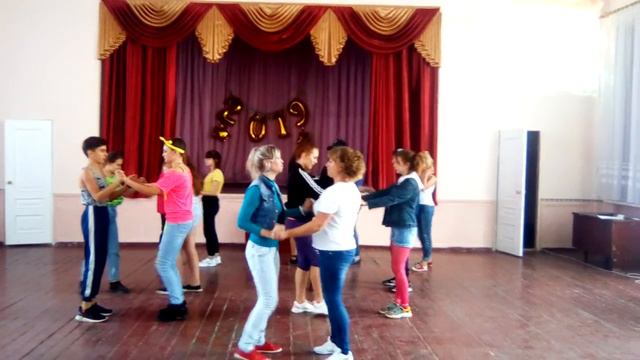 Танец в стиле 90-х смотреть онлайн