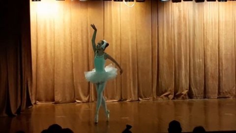 Умирающий лебедь в исполнении Николич Василисы ( 10 лет )