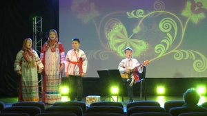 Во кузнице -исп.ансамбль Горошины