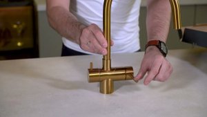 Смеситель Paulmark Heller для кухонной мойки, с подключением к фильтру, браш. золото, He213218-BG