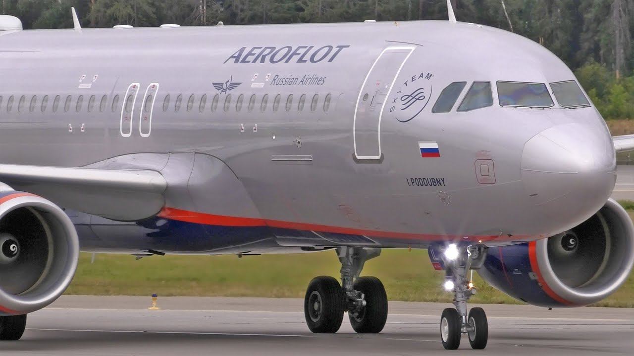 ✈️ Красивые, блестящие – совсем как настоящие. Самолёты самым крупным планом после посадки✈️