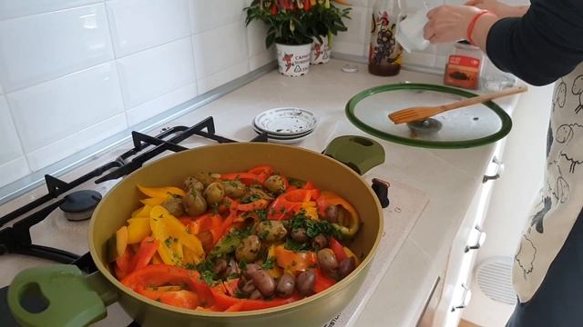 Тушеный болгарский перец с оливками. Итальянский  вариант смотреть онлайн