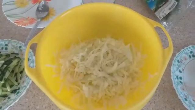 Простой и вкусный салат из капусты. смотреть онлайн