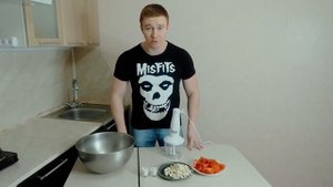 Хренодер. Ведьма. Огонек. Горлодер. Соус томатный с хреном и чесноком.