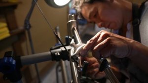 Процесс изготовления японских дорогих велосипедов ручной работы.