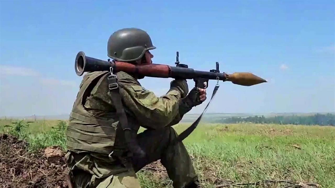 Многие бойцы на передовой освоили военное дело фактически с нуля и стали универсальными солдатами