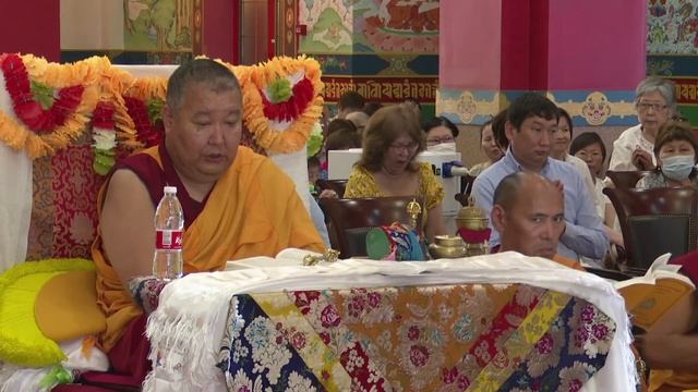 Торжественный молебен в честь Дня Рождения Будды и интронизация настоятеля центрального хурула смотреть онлайн