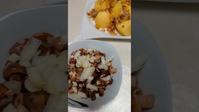 На обед грибы с картошкой смотреть онлайн
