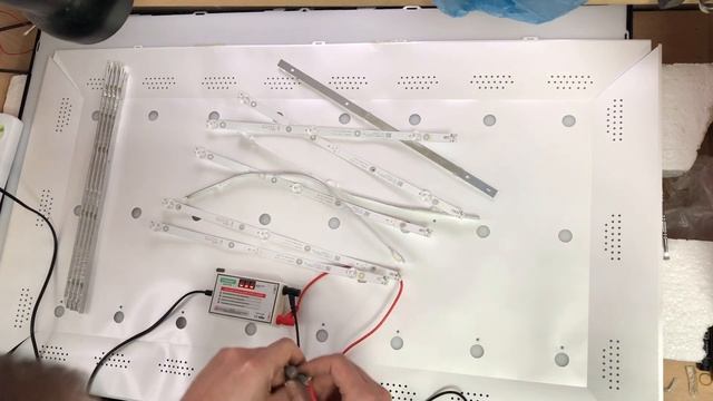 На 43" ЖК телевизоре AOC LE43M3570 сгорела LED подсветка. Экран загорается и тухнет. Ремонт. смотреть онлайн