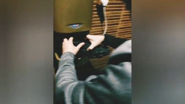 Вот для чего сушилки в туалете. смотреть онлайн