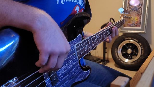 Metallica - Blitzkrieg Bass Cover смотреть онлайн