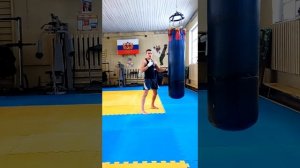 Серии ударов руками и ногами для начинающих 3.