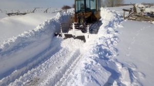 Гусеничный Трактор Дт75.Уборка снега ❄(после Бурана)