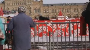 И рыжею девчонкой в озябший мир придёт ВЕСНА