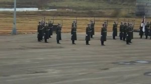 Строевые танцы солдат(полигон)прям как в фильмах Combatant dancing soldier