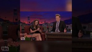 Актриса Элизабет Олсен  на шоу Конана учит материться по-Русски