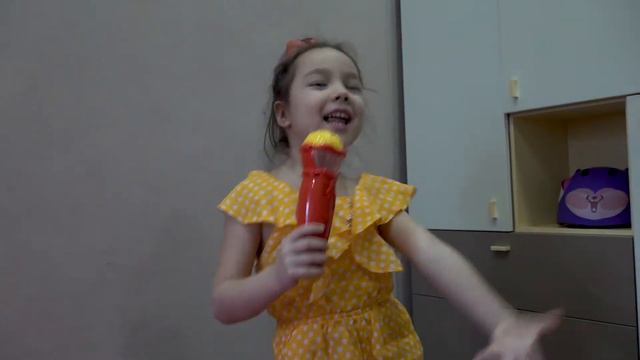 Милана выбирает свою профессию. Для детей смотреть онлайн