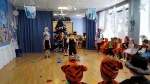 Силачи. Утренник в детском садике, на Новый год, 2021 ого на 2022 ого