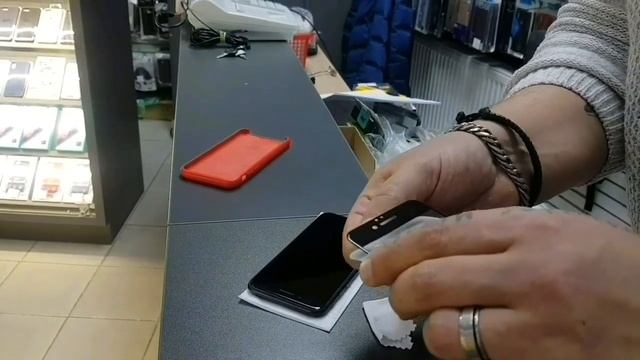 КАК НАКЛЕИТЬ ЗАЩИТНОЕ СТЕКЛО. Как легко наклеить защитное стекло. Наклейка защитного стекла.