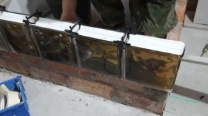Кладка перегородки из стеклянных блоков