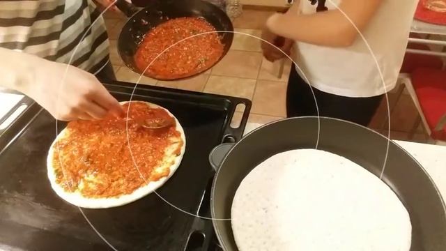 Готовим пиццу С МаМоЙ смотреть онлайн