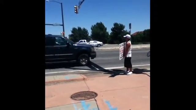 Transmission Super Stores' Sign Spinners смотреть онлайн