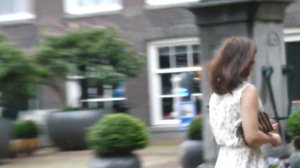 aankomst internationaal top model helena christensen bij the grand amsterdam