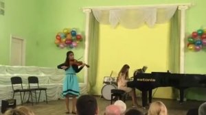 Назарова Фатима и Свиридова Кристина . Бетховен - Менуэт на скрипке