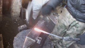 Кованая дверная ручка.