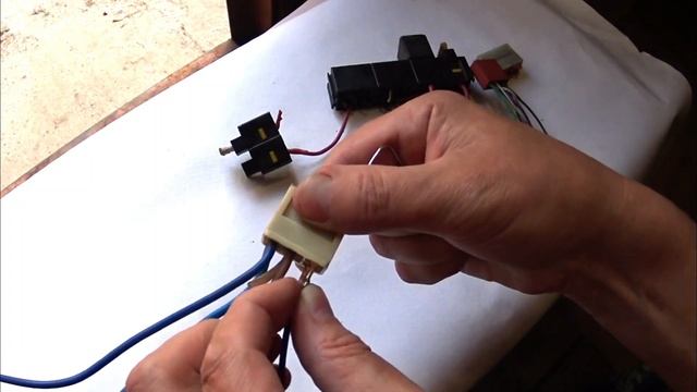 Как вынуть провод из разъема проводки авто. Простой способ смотреть онлайн