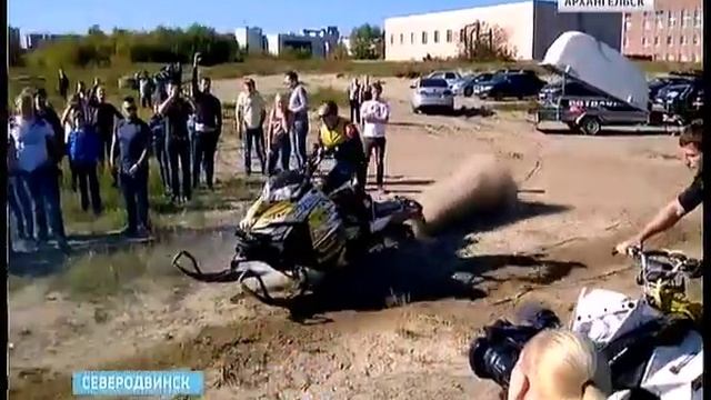 Северодвинские экстремалы устроили гонки по воде на снегоходах смотреть онлайн
