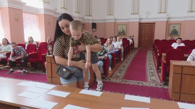 В Оренбурге с помощью жеребьевки распределили квартиры между детьми-сиротами