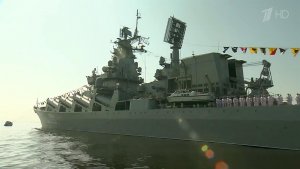 Флагманом парада в Кронштадте был назначен ракетный крейсер "Маршал Устинов"