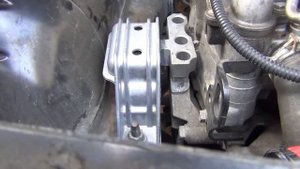 Saturn Vue 2.2 engine mount replacement