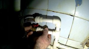 Шаровый кран должен быть на каждом унитазе. Какой стороной устанавливать.