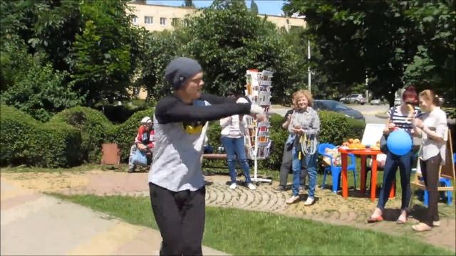 Брейкданс на акции здоровья "За жизнь без табака" смотреть онлайн