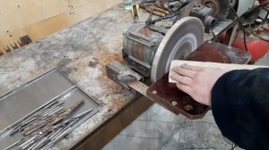 Испытываем самодельный шлифовальный станок с двигателем от  стиральной машинки.