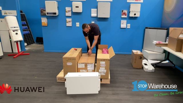 HUAWEI Luna 2000 HOME BATTERY STORAGE SYSTEM unboxed for the first time in Australia смотреть онлайн