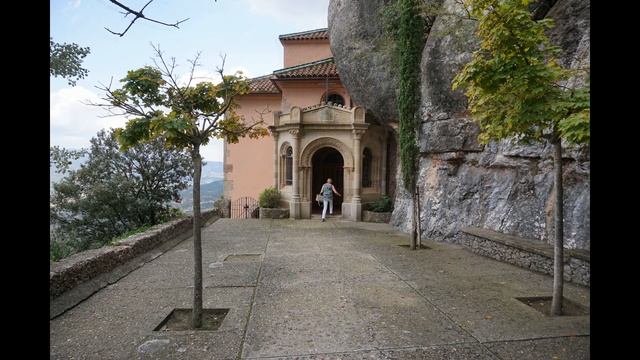 Mountain Montserrat and Santa Maria de Montserrat Abbey, Barcelona, Catalunya Spain смотреть онлайн