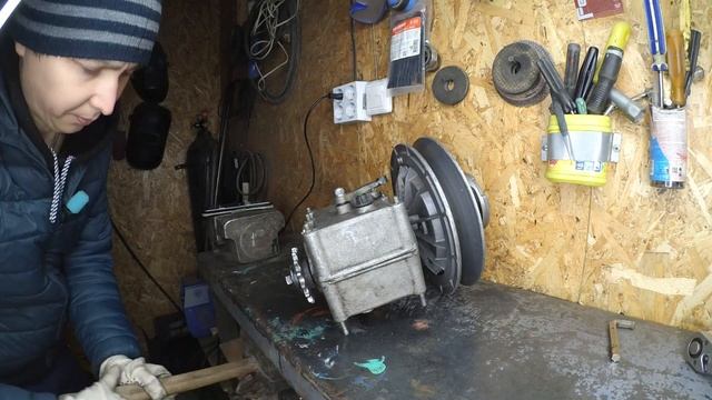 Вскрыли шестеренчатый реверс - редуктор после двух сезонов эксплуатации | Что с ним стало? смотреть онлайн