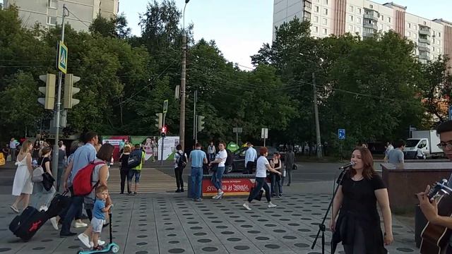 Москва 376 - около перехода в районе наземной станции метро мцк соколиная гора соколинная летом дне