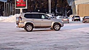 Toyota Land Cruiser Prado 120 - зимний дрифт, полицейский разворот