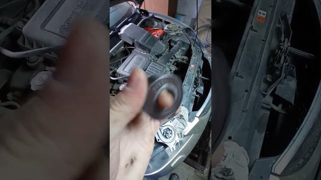 Замена помпы (водяного насоса) на Мазда 3 1.6 bk и замена холостого (ролика) ременного привода. смотреть онлайн