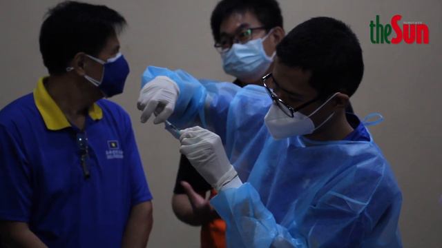 NEWS | ‘Elephant-face’ Leong sufferer vaccinated смотреть онлайн