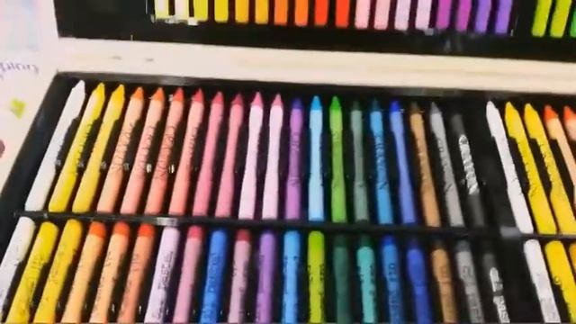 Подарочный набор для рисования 180 предметов в деревянном кейсе смотреть онлайн